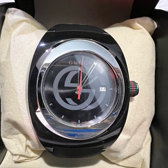 Gucci Unisex Sync Rubber Strap Sport Watch - Picture 2 of 9